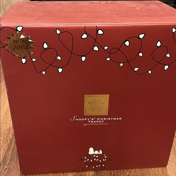 Snoopy’s Christmas Teapot by Lenox 2004 - Picture 5 of 6